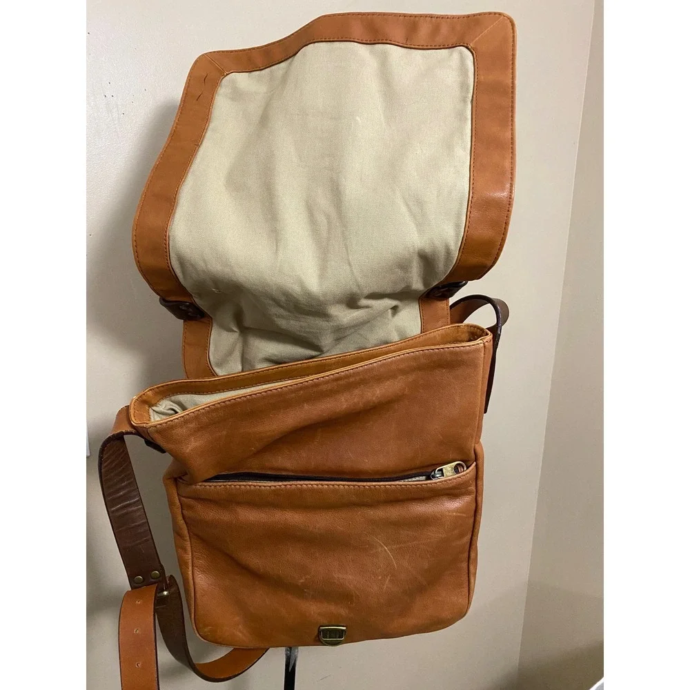 Marc by Marc Jacobs Vintage 100% Cow Leather Butter Soft Messenger Crossbody Bag